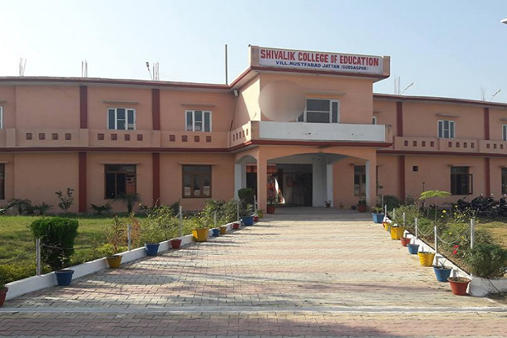 https://cache.careers360.mobi/media/colleges/social-media/media-gallery/10949/2018/10/29/Campus View of Shivalik College of Education Gurdaspur_Campus-View.png